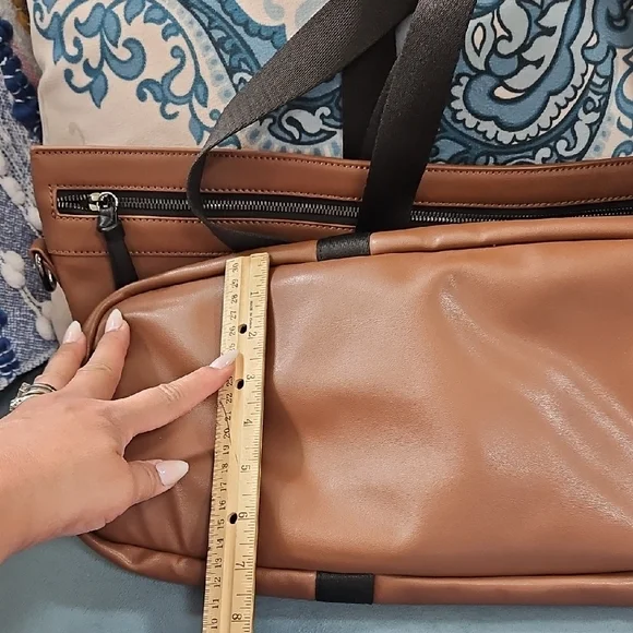 Ted Baker Tan Weekend Bag with Black Accents - Picture 4 of 13